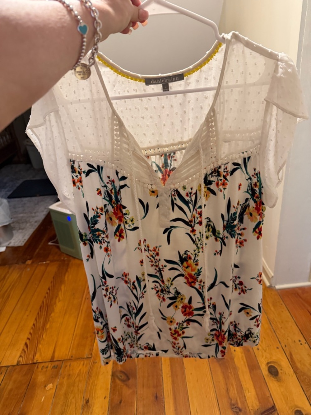 Daniel Rainn  floral cap sleeve blouse M Boho Style